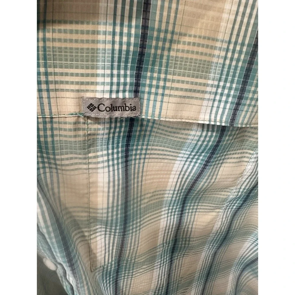 Columbia Mens XL Plaid Button Up Shirt Lightweight Fast Drying Flap Pockets